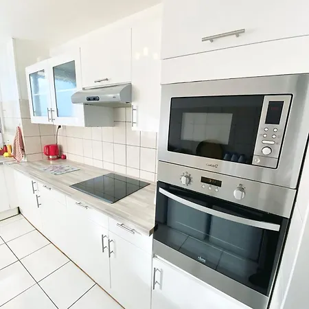 Homestay Privee Dans Partage - - Proche Tram A - Free Wifi - Ref C1